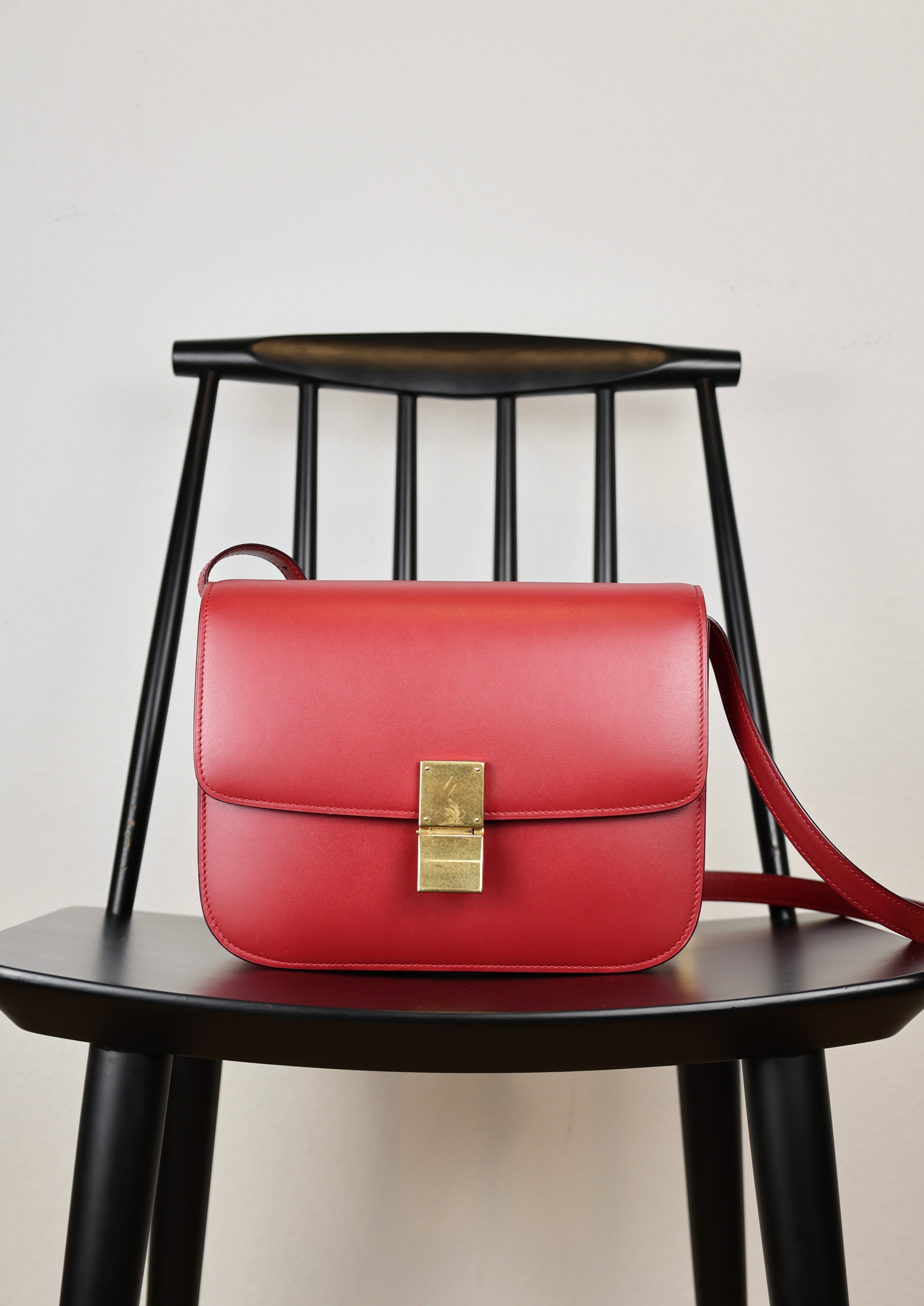 Celine Classic Medium Box aus Kalbsleder in Rot
